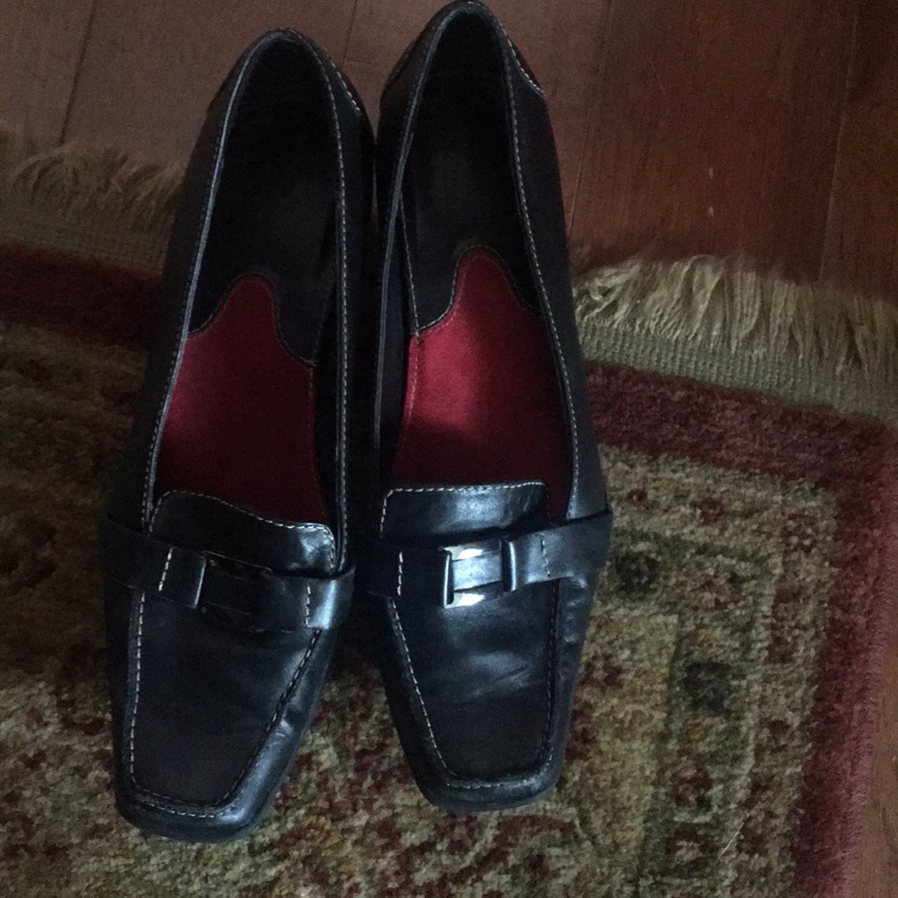 A2 black pumps